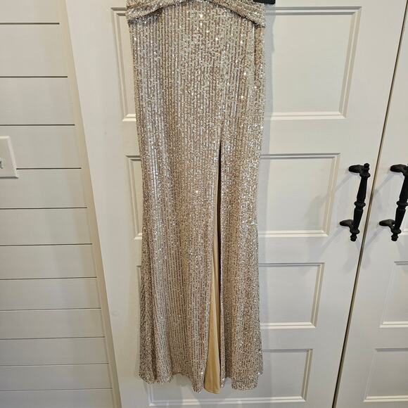 Mac Duggal 26598 Silver Sequin Wrap Waist Gown Formal Dress V Neck Nude Size 0 - Picture 4 of 9